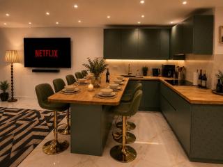 Central Luxury 7 Bedroom House 14-Beds 4-Bathrooms - Hot Tub - Parking - Garden - 4