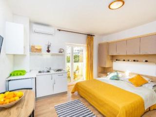 Studio apartment with sea view 2 - 6