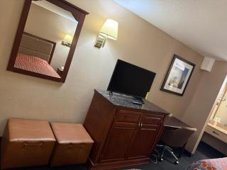 America's Best Inn & Suites Eureka - 2