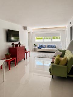 Steps to Beach Luxury 2BR Condo Pool & Gym Sleeps 8 - 0