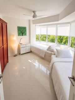 Steps to Beach Luxury 2BR Condo Pool & Gym Sleeps 8 - 6