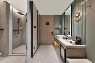 Atour S Hotel Wuhan Panoramic river views from Zhongshan Avenue Jianghan Road Pedestrian Street - 1