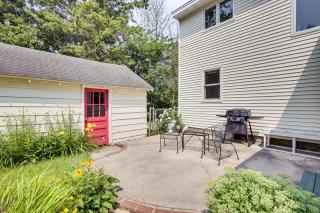 Updated Home Minutes to Downtown and Beach! - 7
