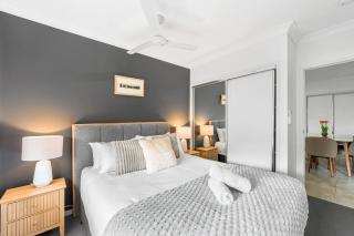 Stylish 4BR Sleeps Up To 8 Near Theme Parks - 7