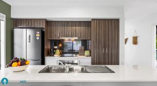 Stylish 4BR Sleeps Up To 8 Near Theme Parks - 3