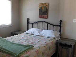 "The Beach House” On Lake Amnicon. Pet Friendly! - 9