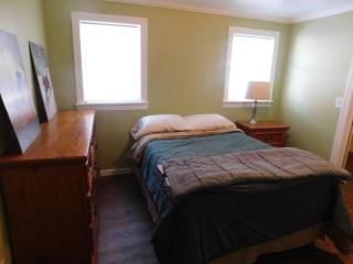 "The Beach House” On Lake Amnicon. Pet Friendly! - 8