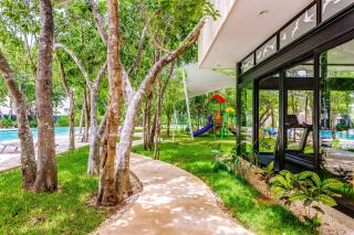 NEW Palmara Home with Pool and Paddle Court Gated - 2