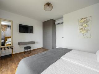 Apartments Villa Wood - Two Bedroom Apartment with terrace and pool view W2 - 9