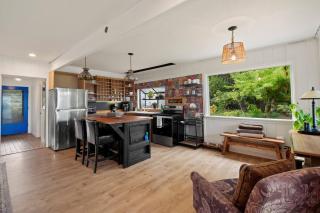 Beachview Retreat 2 Homes • Sleeps 14 • Pets ok! - 8
