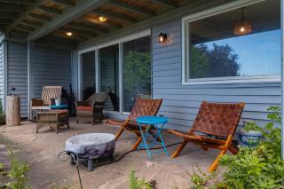 Beachview Retreat 2 Homes • Sleeps 14 • Pets ok! - 6