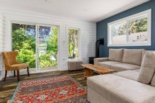 Beachview Retreat 2 Homes • Sleeps 14 • Pets ok! - 5