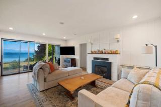 Beachview Retreat 2 Homes • Sleeps 14 • Pets ok! - 9