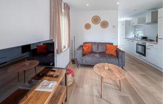 Beautiful Home In Oude Pekela With Sauna - 8