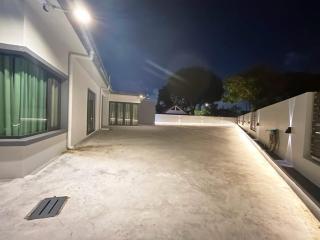 9000sf area Family Gathering House in Tebrau - 6