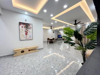 9000sf area Family Gathering House in Tebrau - 5