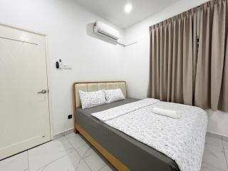 9000sf area Family Gathering House in Tebrau - 4