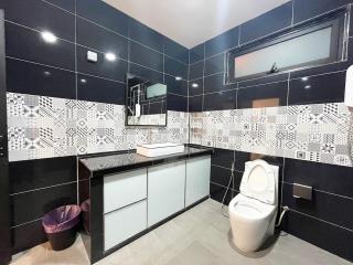 9000sf area Family Gathering House in Tebrau - 3