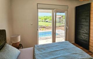 Awesome Home In Ervenik - 5