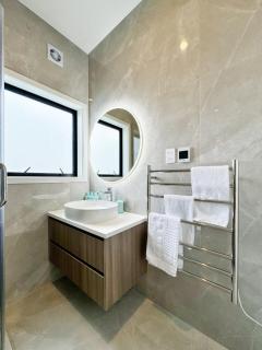 Charming & Cozy Townhouse in Central Auckland - 7