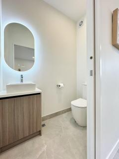 Charming & Cozy Townhouse in Central Auckland - 3