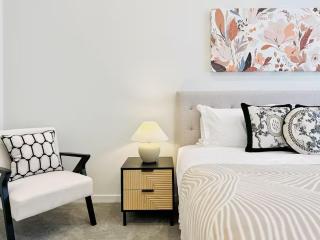 Charming & Cozy Townhouse in Central Auckland - 2
