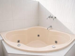 Centrally-located mini apartment one block from the church - 9