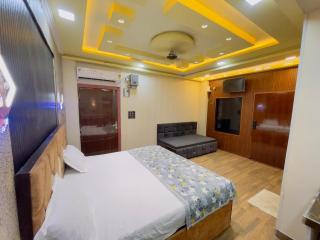 Radhika Home Stay - 0