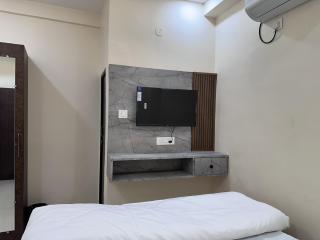 Hotel Prime Residency - just 400m from airport - 5