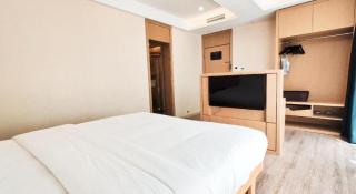 ZMAX Hotels Wuhan East Lake - 2