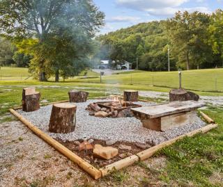 Spacious Cabin l Sleeps 10 l Brimstone Access l Hot Tubs - 1