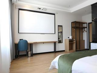 Green Tree Inn Express Inner Mongolia Ulan Qab High-Speed Railway Station - 1