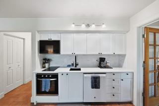 Cozy Condo by Downtown - 5