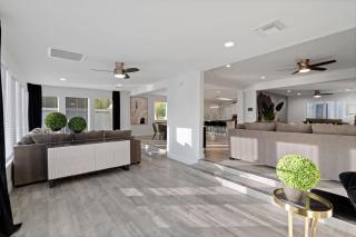 5Bed • 5Bath Foothills Retreat • Pool • Guesthouse - 1
