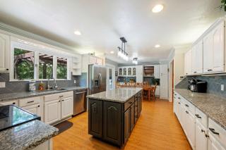 Hilltop Lodge - For 27 Guests! - 7