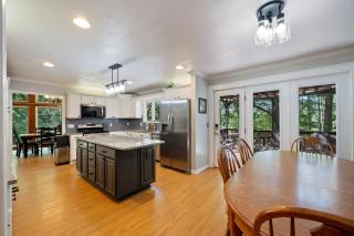 Hilltop Lodge - For 27 Guests! - 1