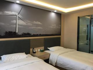 Super 8 Hotel Urumqi West Wuyi Road - 1