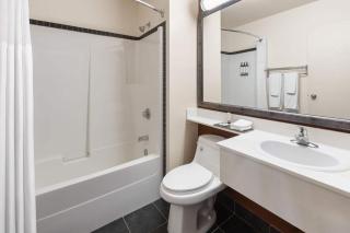 Travelodge by Wyndham Valleyview AB - 3