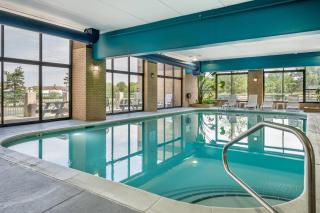 Clarion Pointe Louisville East - 8