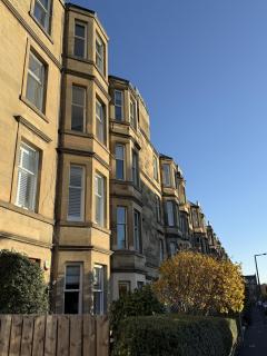 Bright & Cosy King-Size Room in Morningside - 1