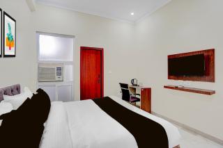Super Townhouse Amity University Road Lucknow Formerly Pine Villa - 1
