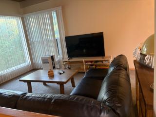 Lovely 2 bdrm Semi-detached - 7
