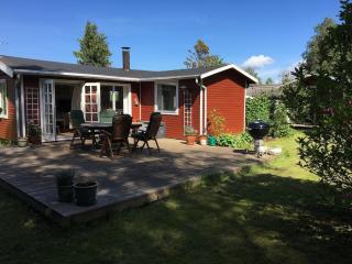 Cozy private cottage close to the beach with fireplace - 0