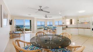 Pacific Waves Apartments - 0