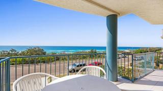 Pacific Waves Apartments - 8