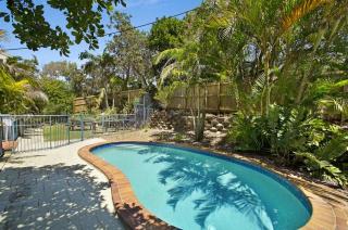 Pacific Waves Apartments - 1