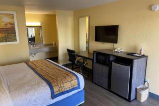 Days Inn by Wyndham Okmulgee - 7