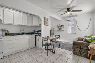 Casita on Jacinto Centrally Located - 5