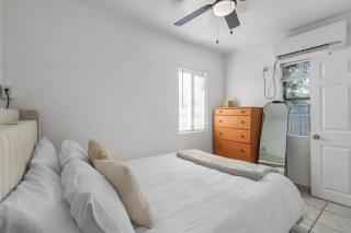 Casita on Jacinto Centrally Located - 2