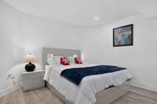Luxury 2BR Basement near Wonderland Vaughan, Wi-Fi - 0